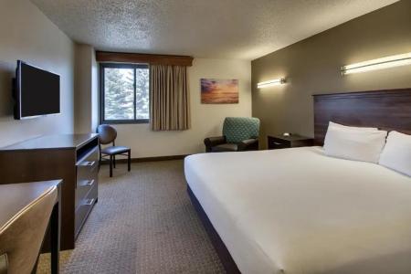 EverSpring Inn & Suites - 47