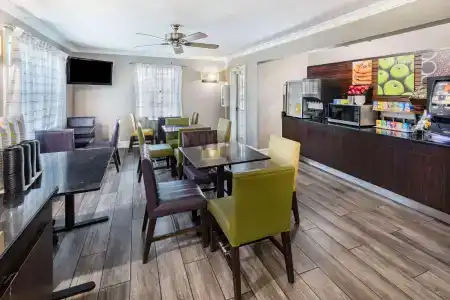 La Quinta Inn by Wyndham I-35 - 13