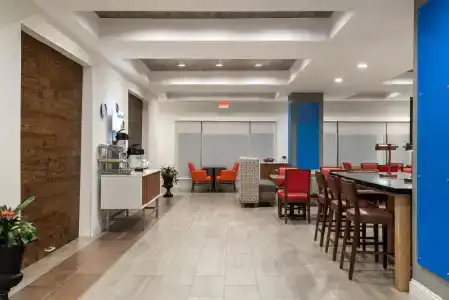 Holiday Inn Express & Suites i-95 & i-20 Civic Ctr, An Ihg - 17