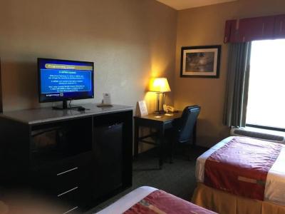Days Inn & Suites by Wyndham - 90