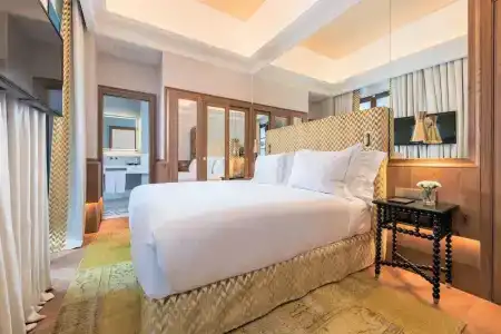 Palacio Solecio, a Small Luxury of the World - 51