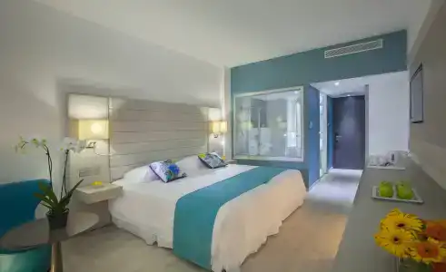 King Evelthon Beach & Resort - 4