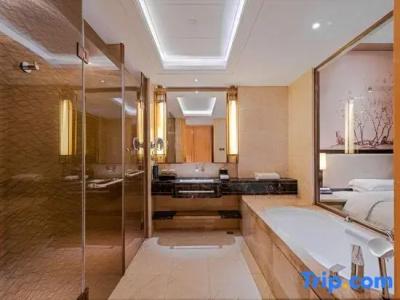 Hilton Wuhan Riverside - 69