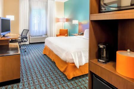 Fairfield Inn & Suites - 42