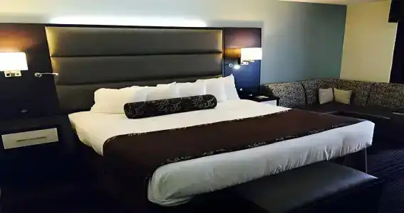Club Nashville Inn & Suites - 6