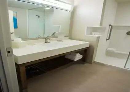 Courtyard by Marriott Downtown/University Area - 8