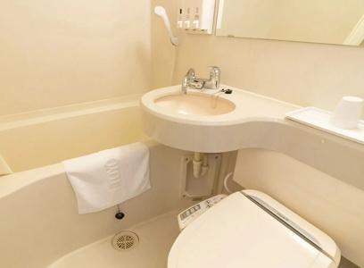 Toyoko Inn Yokohama Kannai - 7
