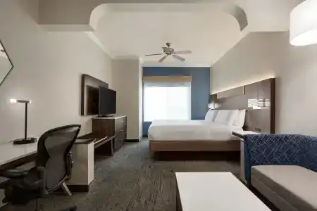 Holiday Inn Express & Suites Central - 28