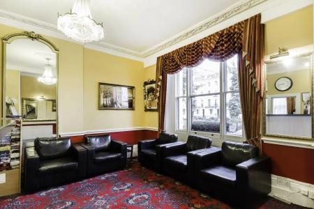 Tudor Court - 23