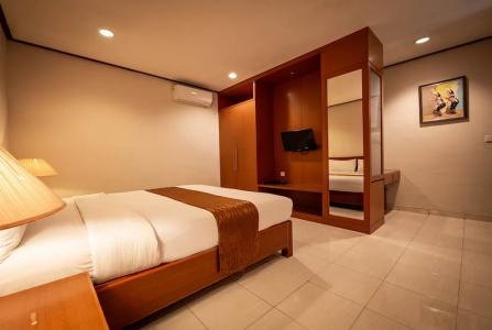Yulia Beach Inn Kuta - 69