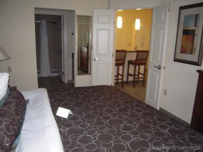 Staybridge Suites Lafayette-Airport, an IHG - 10