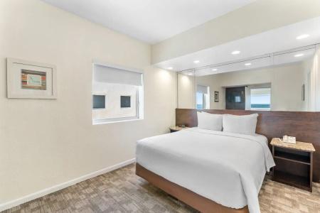 Crystal Beach Suites Oceanfront - 35
