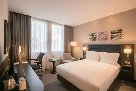 Hilton Garden Inn Frankfurt City Centre - 2