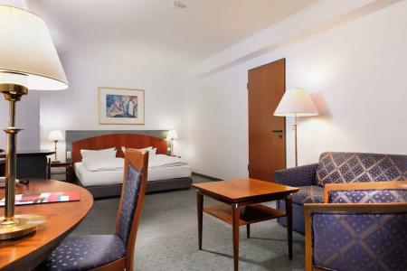 Ramada by Wyndham Weimar - 50
