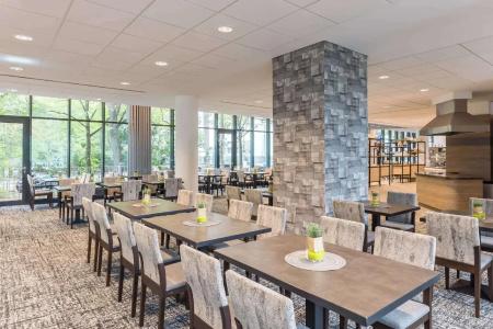 Park Inn by Radisson Köln City West - 40