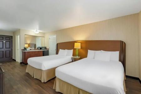 Rogue Regency Inn & Suites - 53