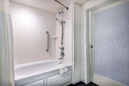 Hampton Inn - Suites-Civic Center - 29