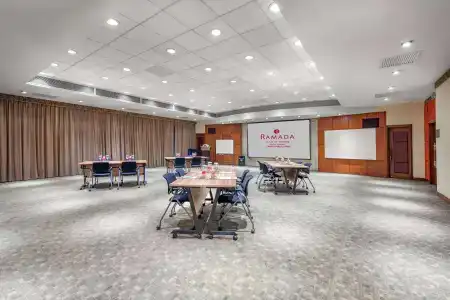 Ramada Plaza Pudong Shanghai - 11
