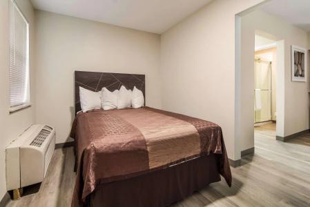 Quality Inn & Suites Dallas-Cityplace - 4
