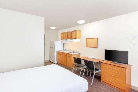 WoodSpring Suites - 18