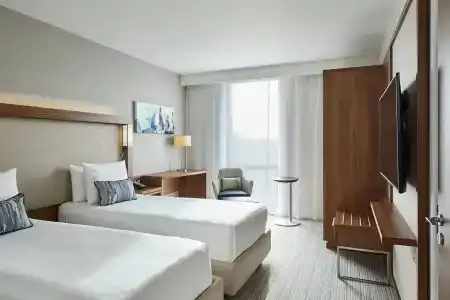 Courtyard by Marriott London City Airport - 4