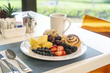 DoubleTree by Hilton Alana - Waikiki Beach - 12