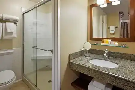 Glorietta Bay Inn - 77