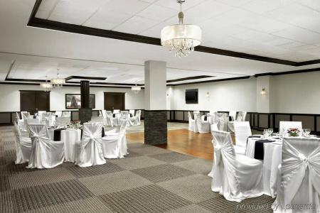 Four Points by Sheraton & Suites West - 10
