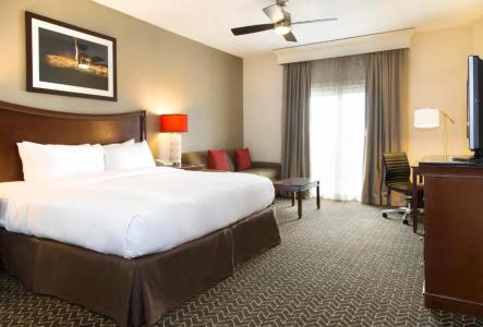 DoubleTree Suites by Hilton - 35
