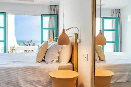 The Sea Club - 140