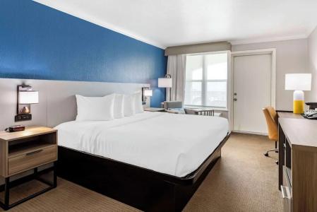 Country Inn & Suites by Radisson, Beach, TX - 41