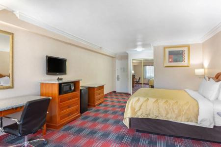 Quality Inn & Suites Oceanside Near Camp Pendleton - 36