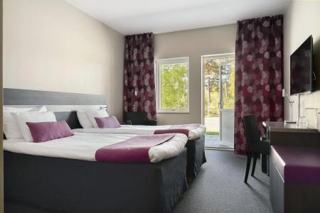 Tylebackl; Sure Collection by Best Western - 50
