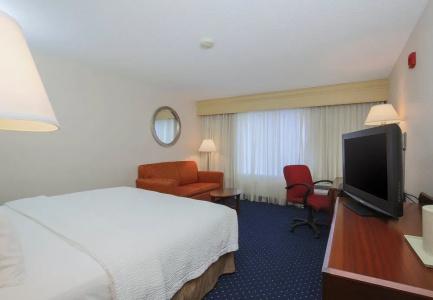 Courtyard by Marriott - 5