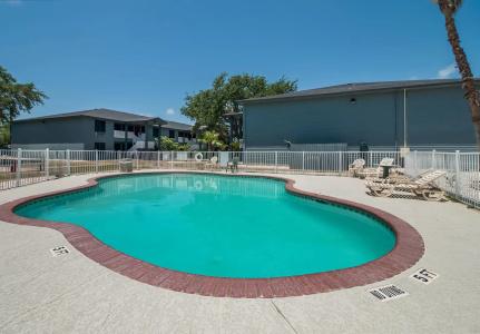 Econo Inn & Suites - 20