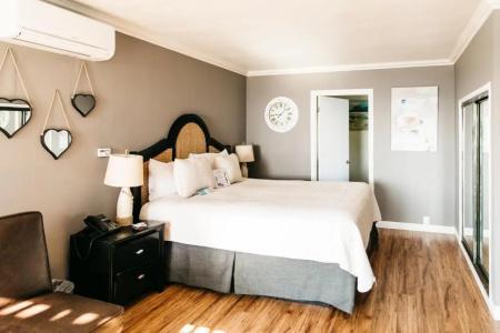 Seaside Laguna Inn & Suites - 102