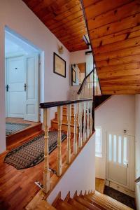 Mira Sea Front Guesthouse - 13