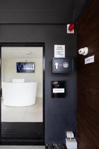 The Kingsford Airport, an Ascend Collection Member - 8