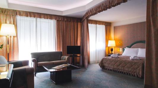 Grand Excelsior's - 185