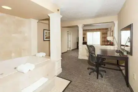Hilton Garden Inn Airport - 77
