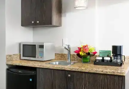 Courtyard by Marriott Waikiki Beach - 18