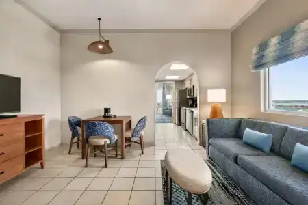 Holiday Inn & Suites, An Ihg - 126