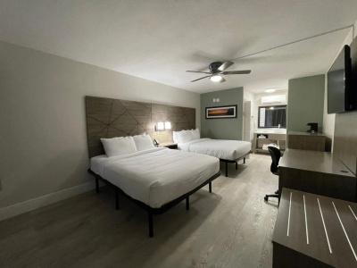 Quality Inn & Suites Airport - Cruise Port Hollywood - 4