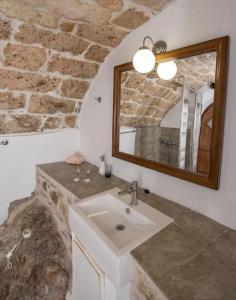 Goulas Traditional Guesthouse - 15