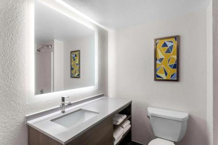 Comfort Suites Austin Airport - 7