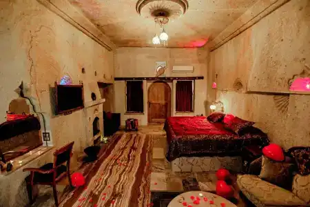 Oread Cave Suites - 326