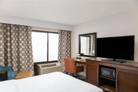 Hampton Inn Portland East - 41