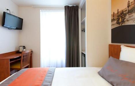 Alyss Saphir Cambronne Eiffel - 1
