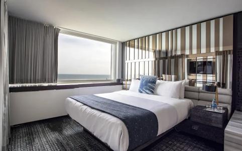 W Chicago - Lakeshore - 74