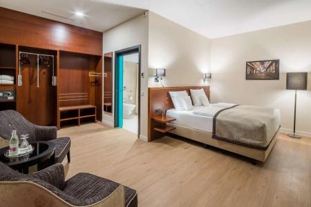Best Western Plus Excelsior - 63